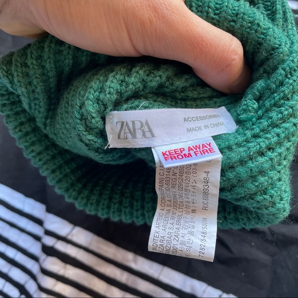 Zara beanie in forest green, perfect condition. - Picture 4 of 4